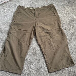 Royal Robbins Olive Capri Pants
